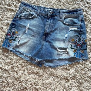 Zara Basic Jean Shorts Womens 6 Distressed Floral Raw Hem High Rise Denim Blue